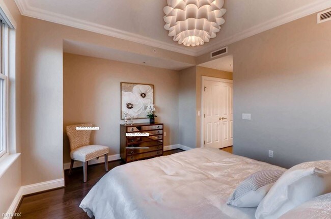 Building Photo - 2 br, 2 bath Condo - 15956 E 14th St Apt 104