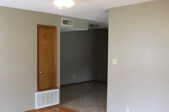 Building Photo - 3-bedroom house close to tech!