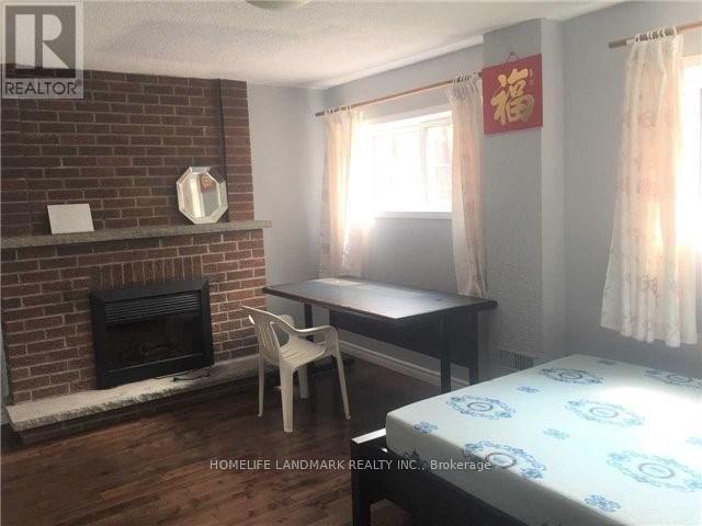 Photo principale - 940 Hampstead Ct