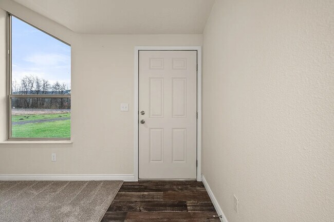 Foto del edificio - 216 Mossyrock Rd W