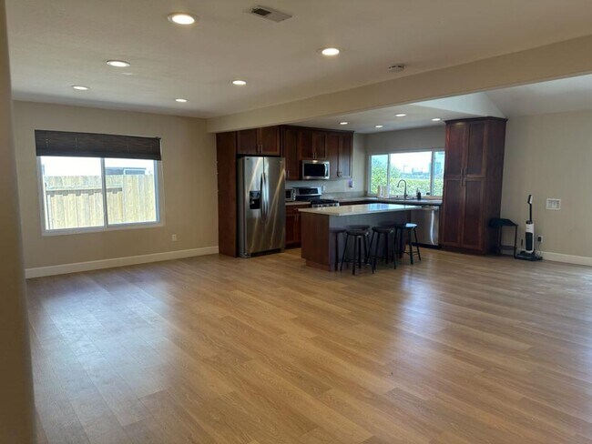 Foto del edificio - 4636 Benhurst Ave