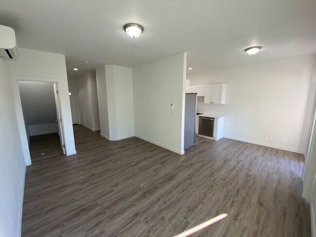 Foto del edificio - 516 19th Ave SW