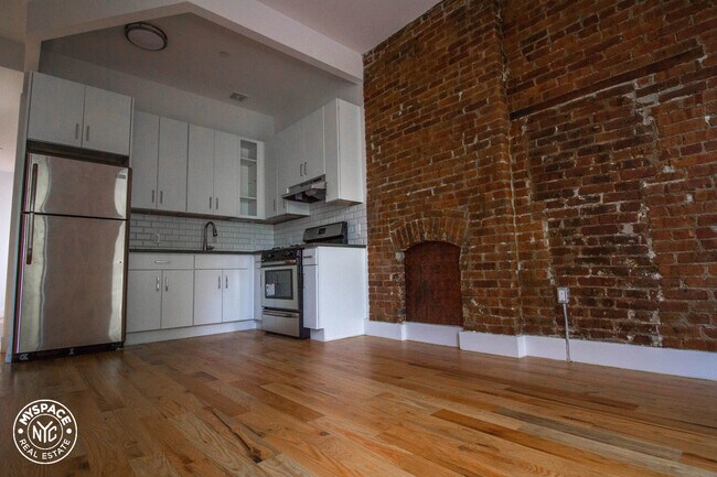 Building Photo - 84 MacDonough St