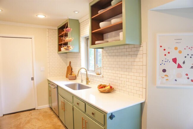 Foto del edificio - 4815 Oldfort Hill Dr