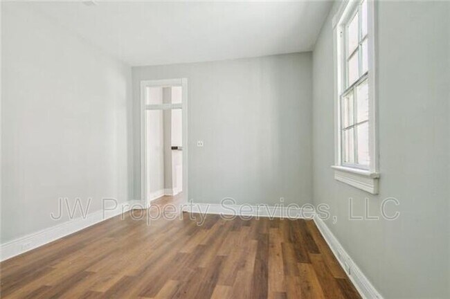 Building Photo - 635 Reynes St