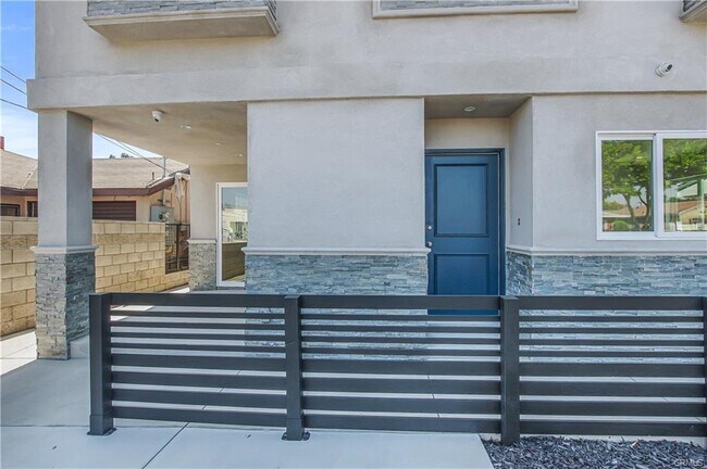 Foto del edificio - 3920 W 108th St