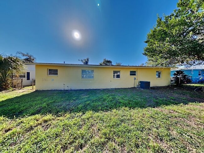 Building Photo - 2230 Rohr Dr