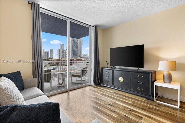 Foto del edificio - 275 NE 18th St