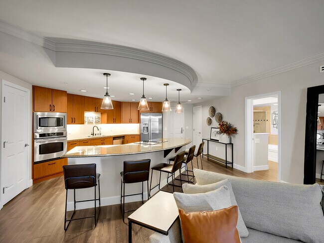 Foto del edificio - 8100 E Union Ave