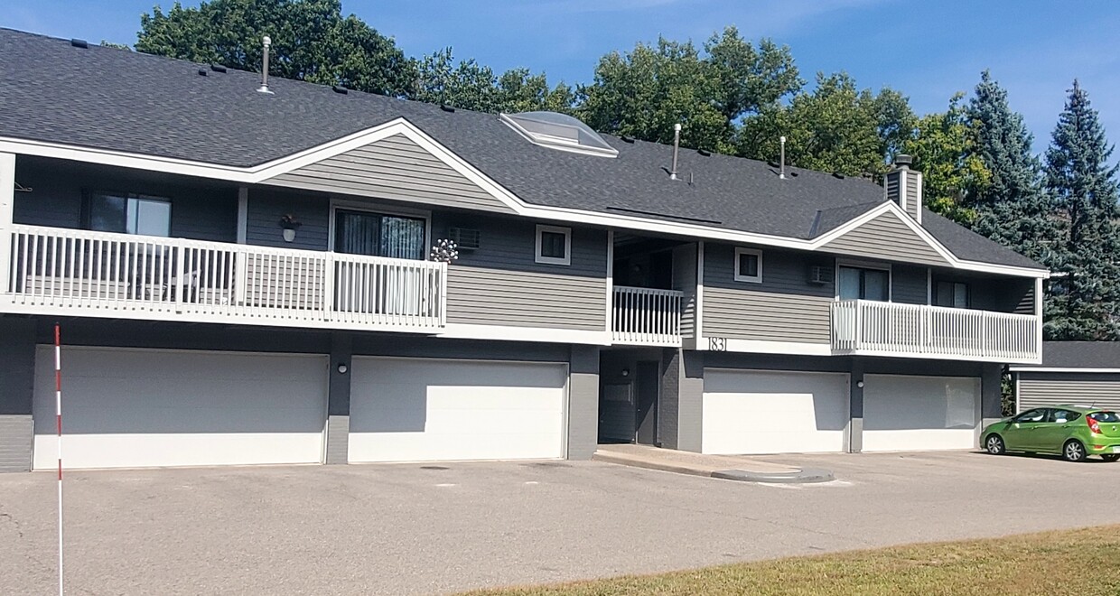 Primary Photo - Walnut Trails Townhome Apartments