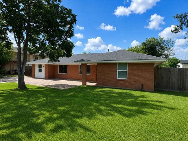 Foto del edificio - 5105 Oak Ave