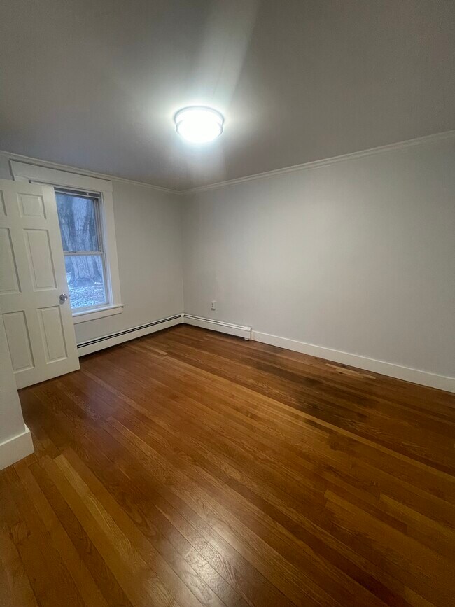 Foto del edificio - 215 Commonwealth Rd