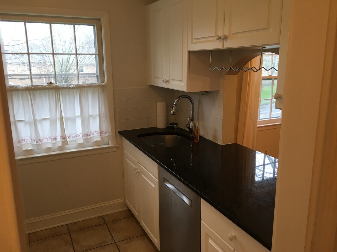 94 Heritage Hill Rd Unit C, New Canaan, CT 06840 Condo for Rent in New Canaan, CT