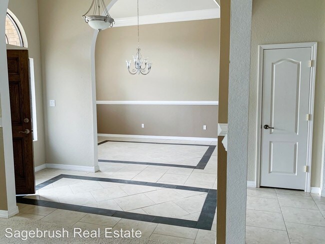 Building Photo - 4 br, 3 bath House - 316 Olive Dr.