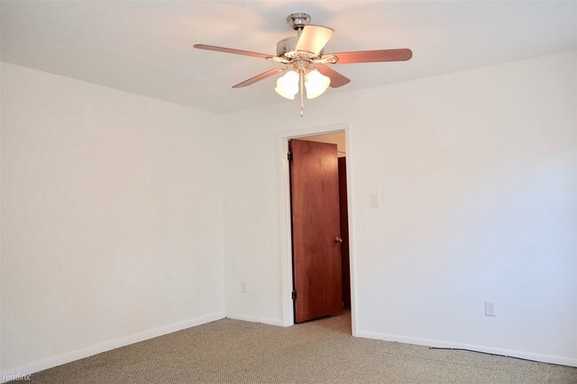 Foto del edificio - 1 br, 1 bath Apartment - 1928 South Street