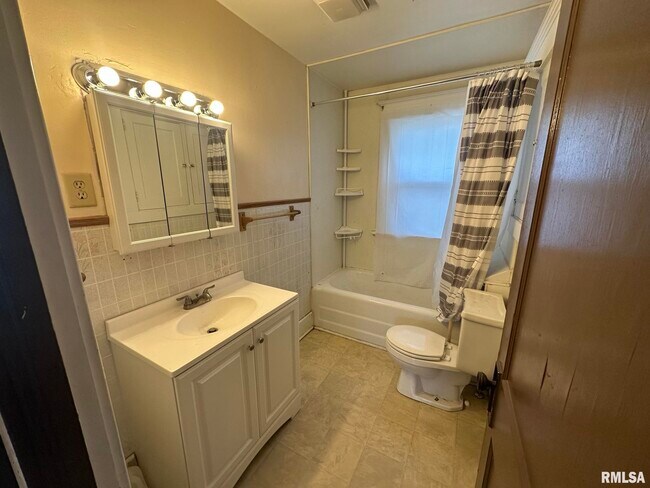 Foto del edificio - 221 E Dover Ct