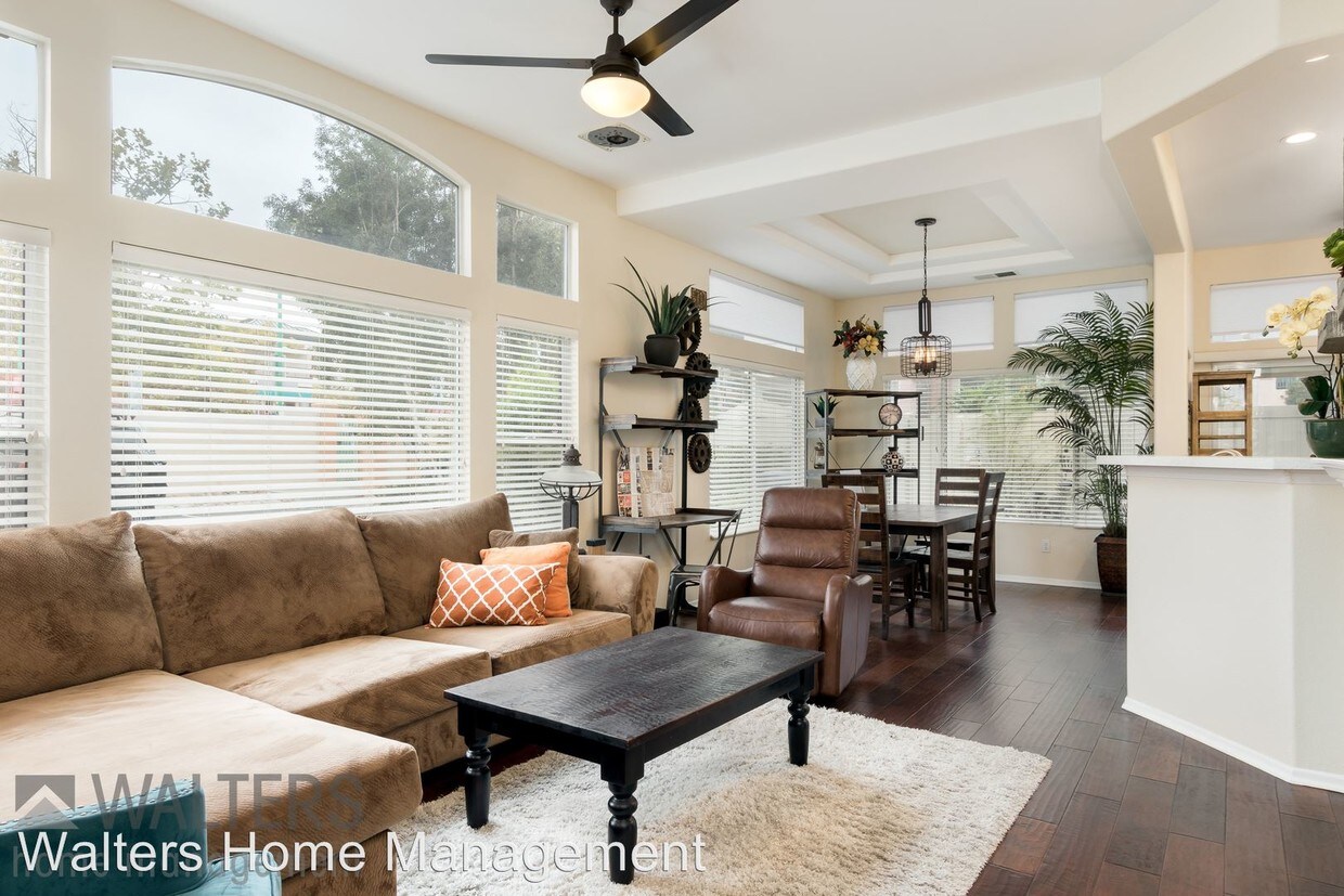 Foto principal - 7527 Hazard Center Dr
