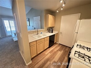 Building Photo - 950 Seven Hills Dr