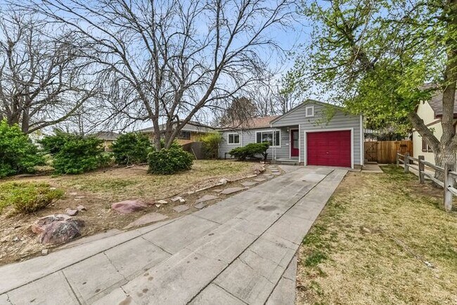 Foto del edificio - Stunning Single Family Home | 4BR/2BA | 1-Car Covered Parking | Fenced backyard