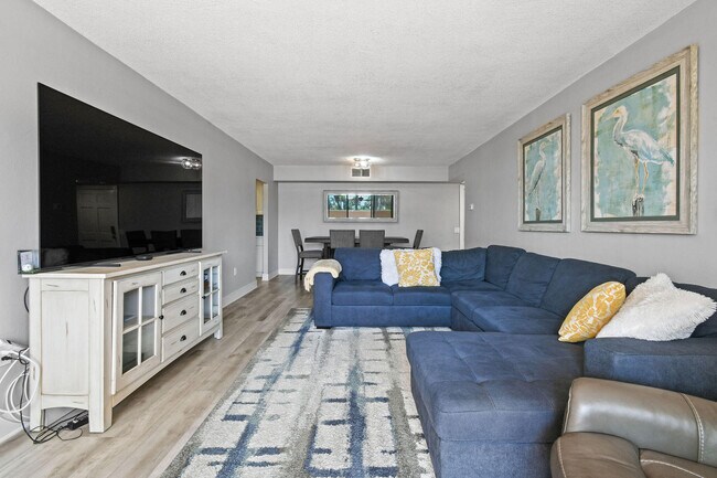 Foto del edificio - 225 S Beach Rd