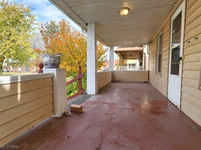 Building Photo - 16424 Braddock Ave