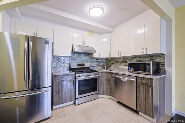 Foto del edificio - 55-12 138th St