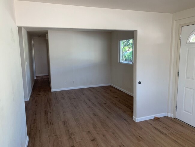 Building Photo - 571 Maalo St