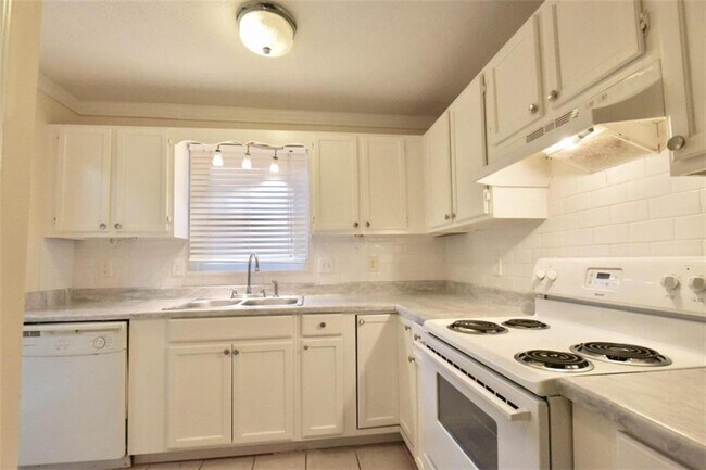 Foto del edificio - 2898 Webb Bridge Rd