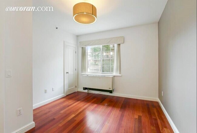 Building Photo - 354 2nd St