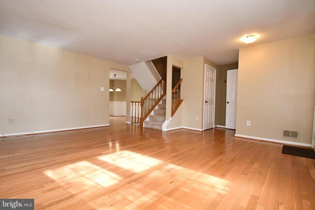 Foto del edificio - 6580 Lochleigh Ct