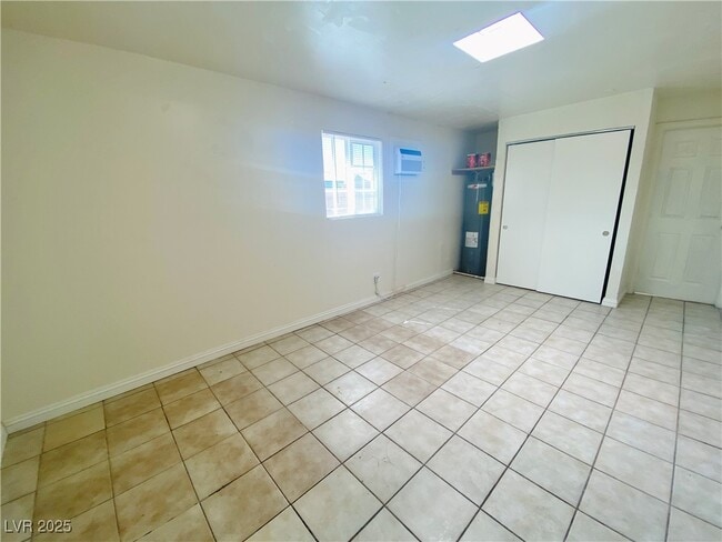 Building Photo - 1871 Shadow Mountain Pl