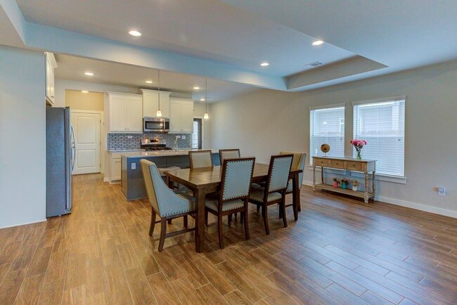 Building Photo - 245 Split Rail Dr