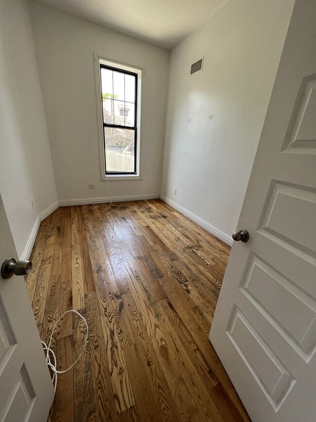 Building Photo - 75 Eldert St