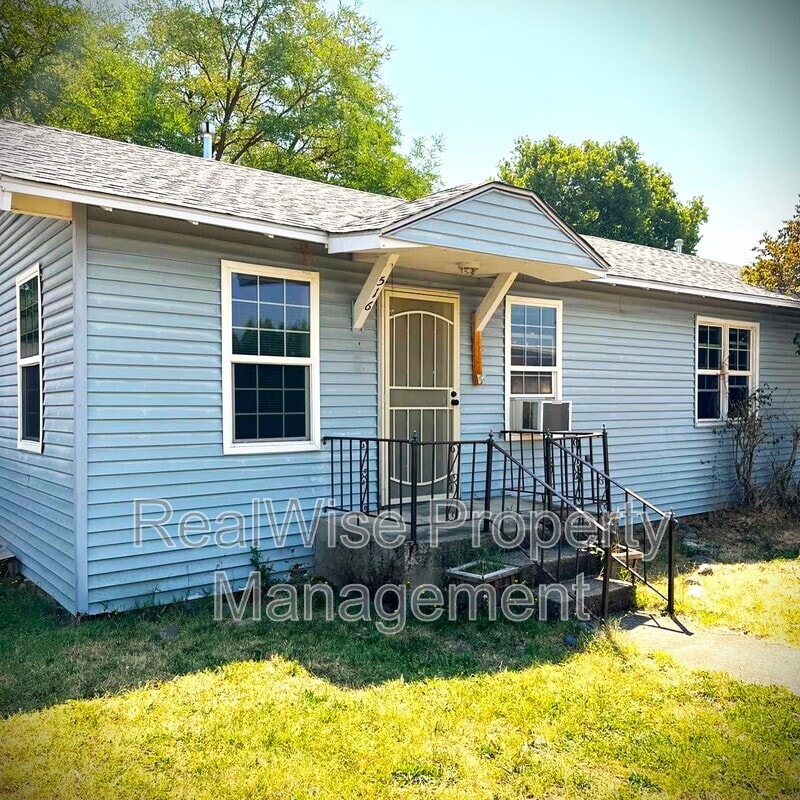 Primary Photo - 516 Pearl St