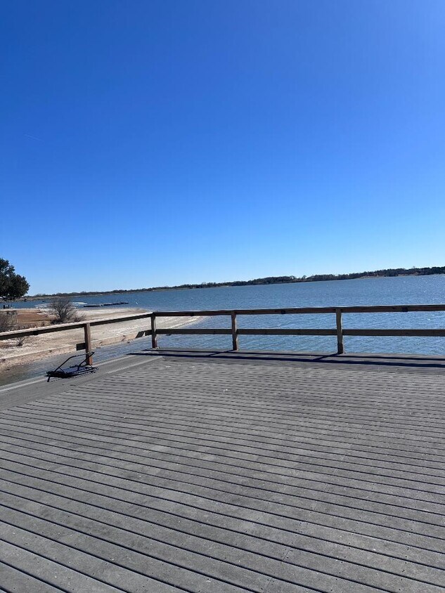 Building Photo - 119 Lakeshore Dr