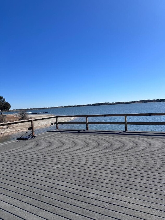 Foto del edificio - 119 Lakeshore Dr