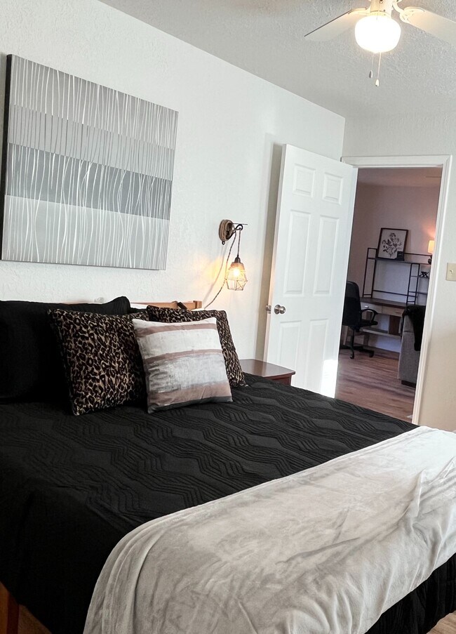 Building Photo - 810 S Baltimore St