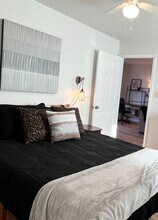 Building Photo - 810 S Baltimore St