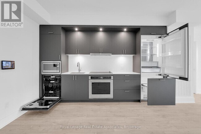 Building Photo - 259 The Kingsway