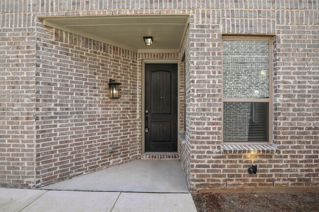 Building Photo - Beautiful Townhome in Plano ISD