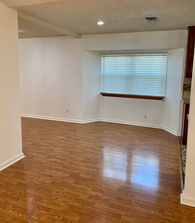 Building Photo - 1809 Portland Dr