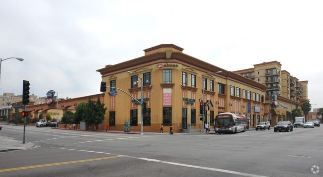 Building Photo - Hollyview