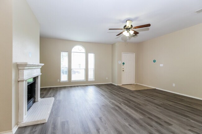 Foto del edificio - 2321 Wildwood Ln