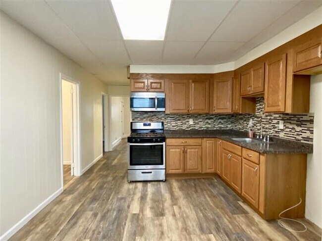 Building Photo - 726 Avenue A