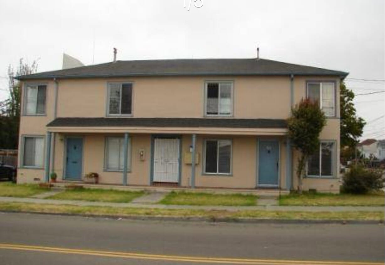 Building Photo - 921 Dwight Way