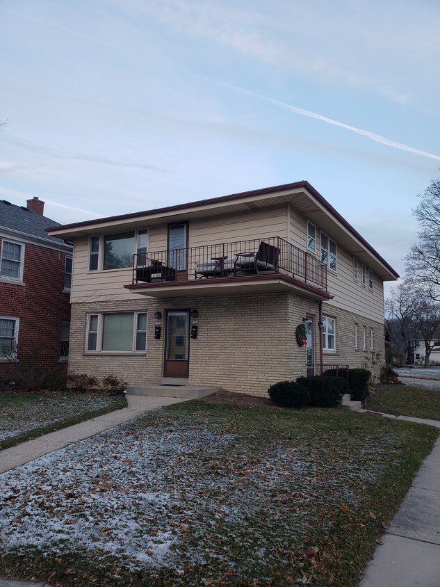 2124 Ludington Ave, Wauwatosa, WI 53226 Townhome Rentals in Wauwatosa