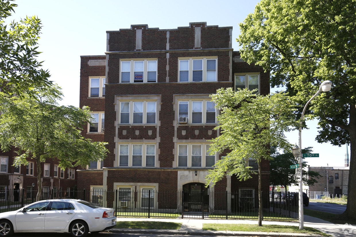 Building Photo - 2201 E 70th