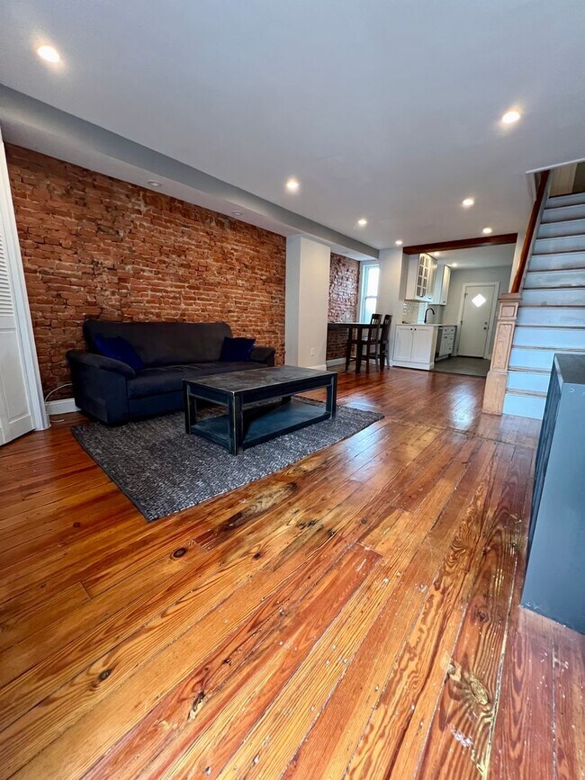 Building Photo - Newly Renovated 2-Bedroom Townhome in Port Richmond! Available NOW!