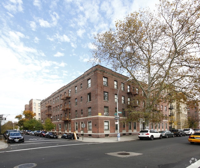 Primary Photo - Dora Court