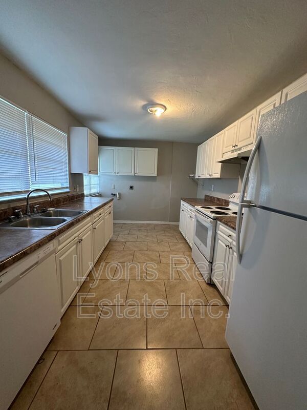 Foto del edificio - 2210 Cantor Ln